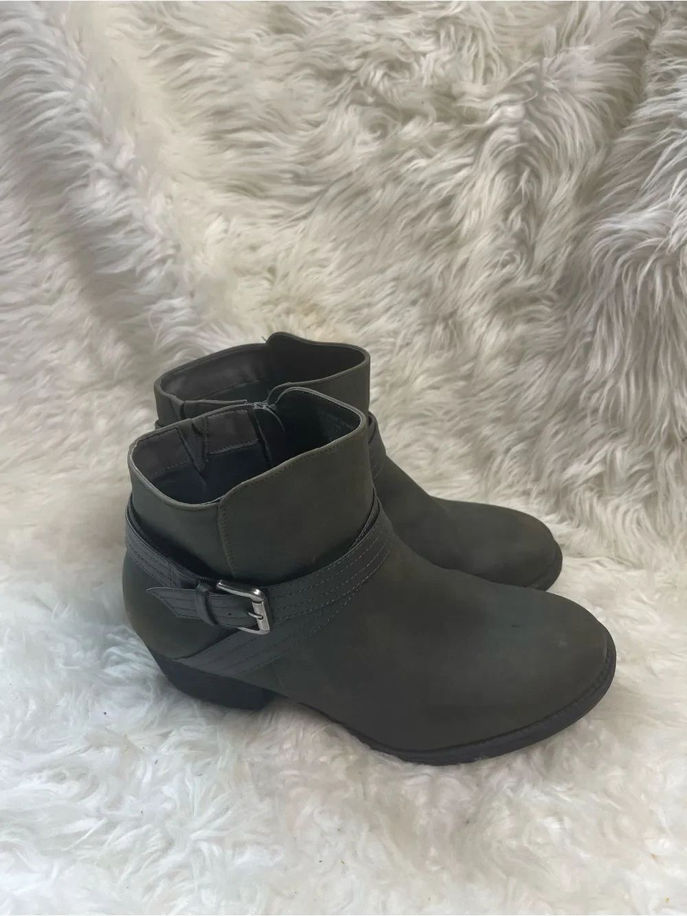 Torrid synthetic Gray Ankle Boots Double straps Buckle Detail sidezipperSZ10.5WW